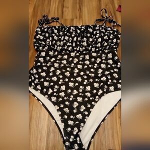 SHEIN Black and White Floral One Piece Swimsuit Size 4x Euc